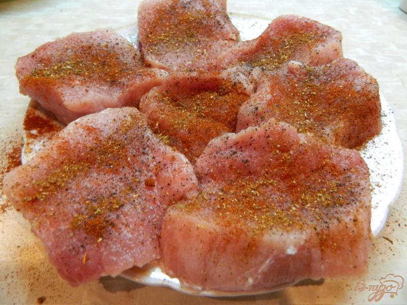 Фото приготовление рецепта: Свинина со смородиновым соусом шаг №2