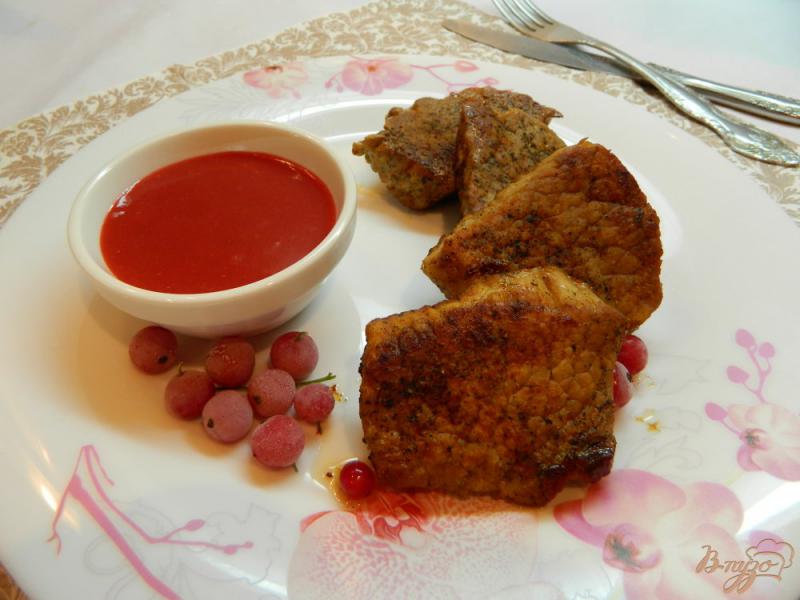 Фото приготовление рецепта: Свинина со смородиновым соусом шаг №6