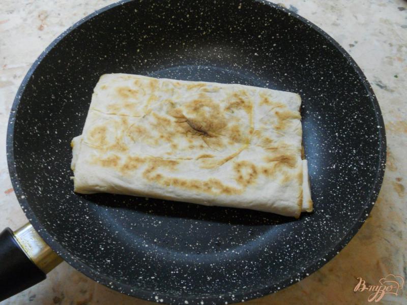 Фото приготовление рецепта: Лепешки из лаваша с мясом и сыром шаг №6