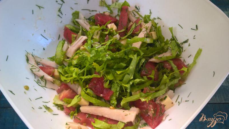 Фото приготовление рецепта: Салат с ветчиной и брынзой шаг №5