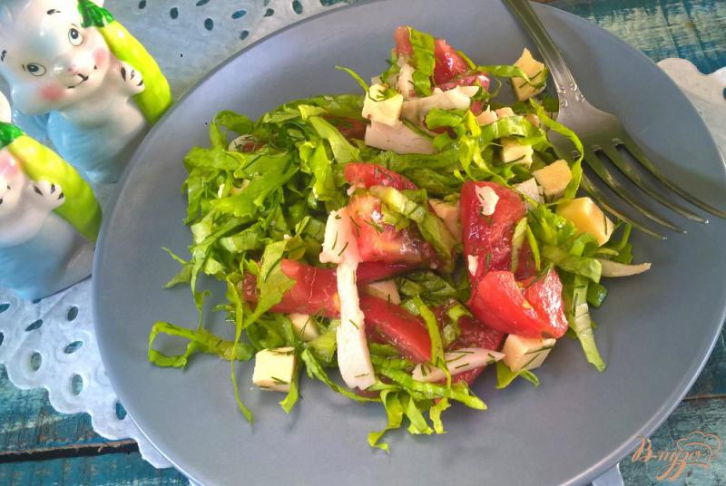 Фото приготовление рецепта: Салат с ветчиной и брынзой шаг №6