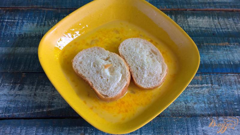 Фото приготовление рецепта: Сладкие гренки с вишневым соусом шаг №2