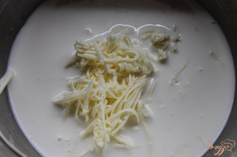 Фото приготовление рецепта: Сырный соус с паприкой шаг №2
