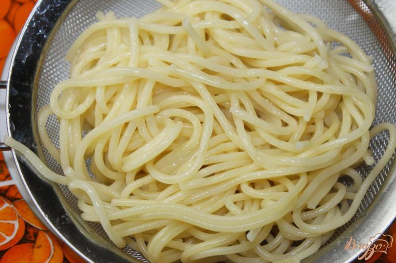 Фото приготовление рецепта: Спагетти с помидорами и томатным соусом шаг №1