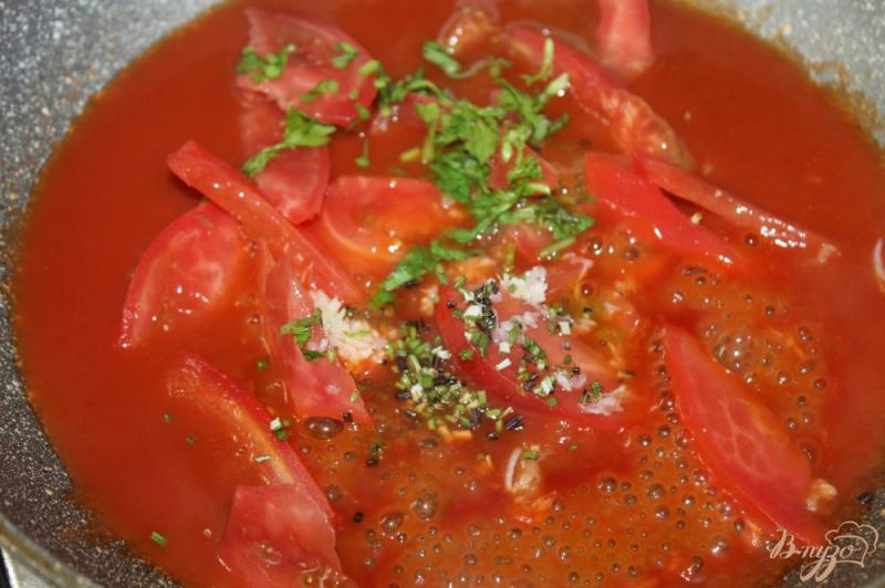 Фото приготовление рецепта: Спагетти с помидорами и томатным соусом шаг №4
