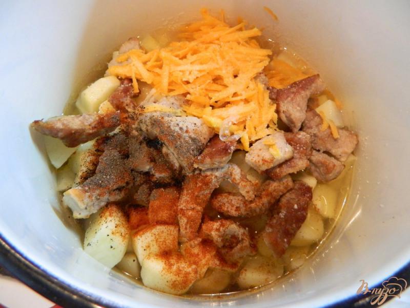 Фото приготовление рецепта: Тушеный картофель с мясом шаг №4