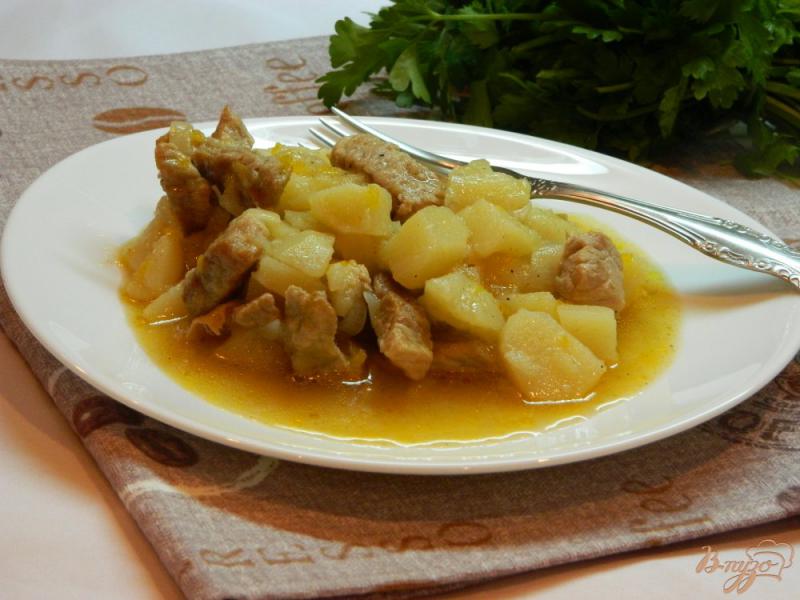 Фото приготовление рецепта: Тушеный картофель с мясом шаг №7