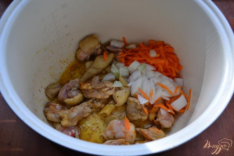 Фото приготовление рецепта: Молодой картофель с курицей в мультиварке шаг №2