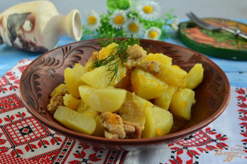 Фото приготовление рецепта: Молодой картофель с курицей в мультиварке шаг №5