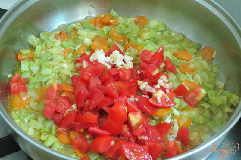 Фото приготовление рецепта: Икра кабачковая с помидором и морковью шаг №8