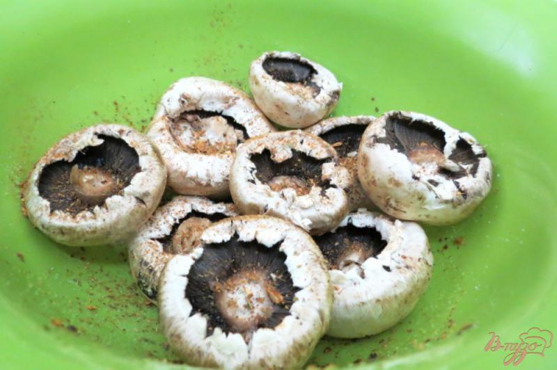 Фото приготовление рецепта: Кабачки и грибы на гриль газе шаг №3