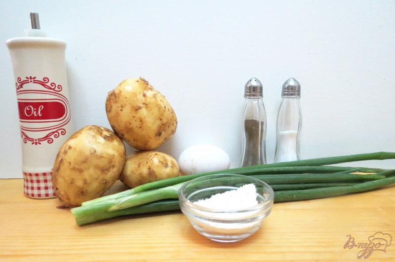 Фото приготовление рецепта: Зразы картофельные с луком и яйцом шаг №1