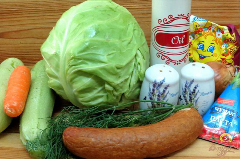 Фото приготовление рецепта: Капуста тушёная с кабачками и колбасой шаг №1