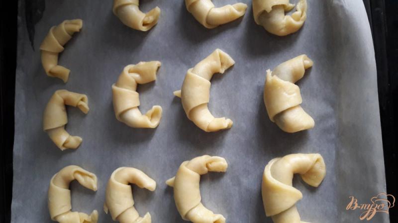 Фото приготовление рецепта: Печенье- рогалики с разными начинками шаг №3