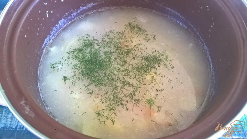 Фото приготовление рецепта: Суп со шпинатной лапшой и яйцом шаг №4