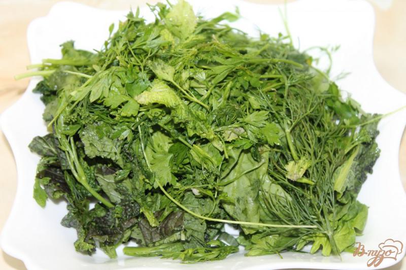 Фото приготовление рецепта: Зеленый соус с тыквенными семечками шаг №1