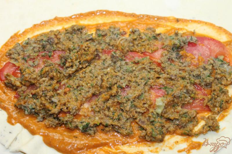 Фото приготовление рецепта: Пицца « Кальцоне » с мясным фаршем и томатным соусом шаг №3