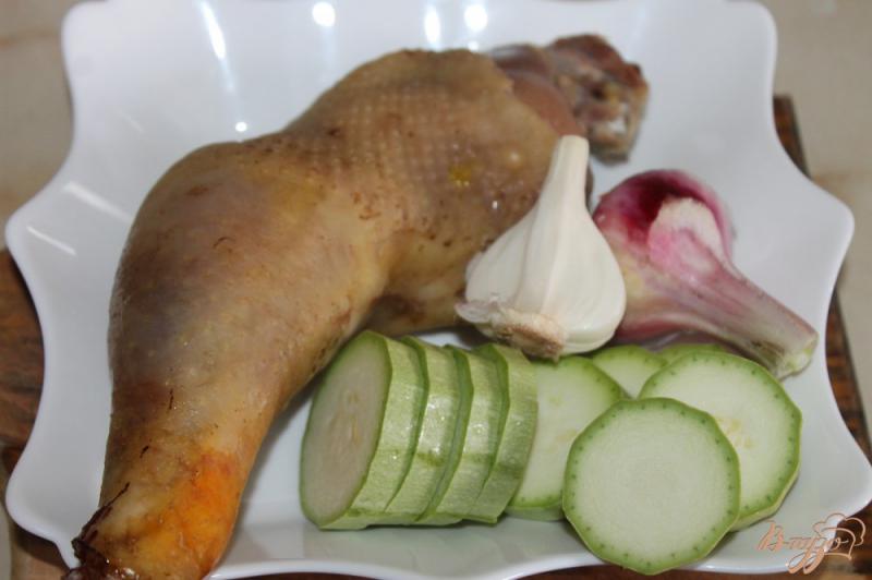 Фото приготовление рецепта: Тушенная куриная голень в специях и пиве шаг №1