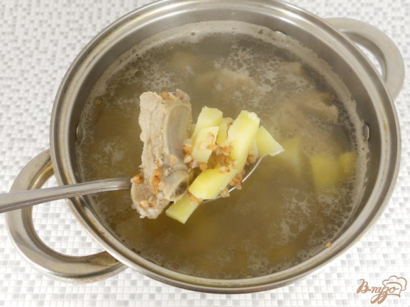 Фото приготовление рецепта: Мясной суп с гречкой шаг №2
