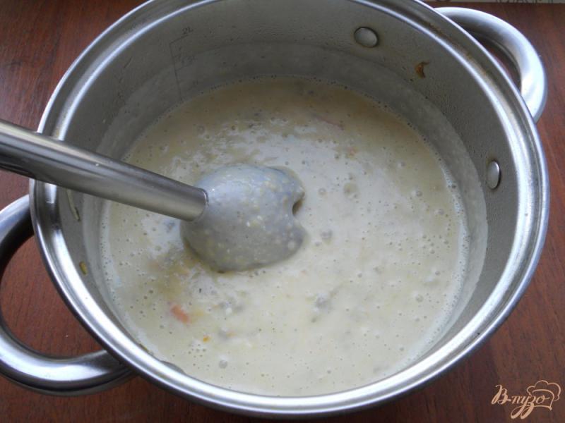 Фото приготовление рецепта: Суп-пюре с кабачками, шампиньонами и плавленым сыром шаг №6