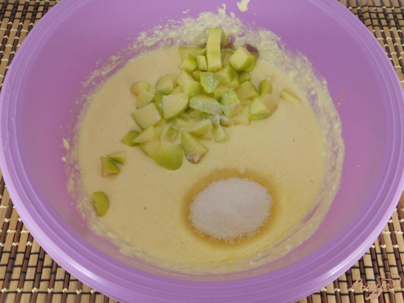 Фото приготовление рецепта: Творожная запеканка с маком и яблоками без выпечки шаг №3