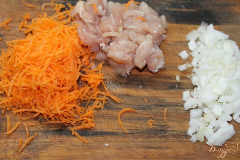 Фото приготовление рецепта: Кабачки с начинкой из курицы и моркови шаг №5