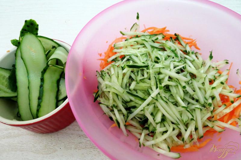 Фото приготовление рецепта: Салат овощной а-ля по-тайски шаг №3