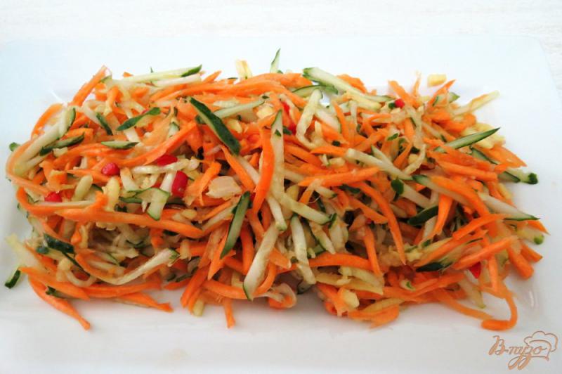 Фото приготовление рецепта: Салат овощной а-ля по-тайски шаг №7