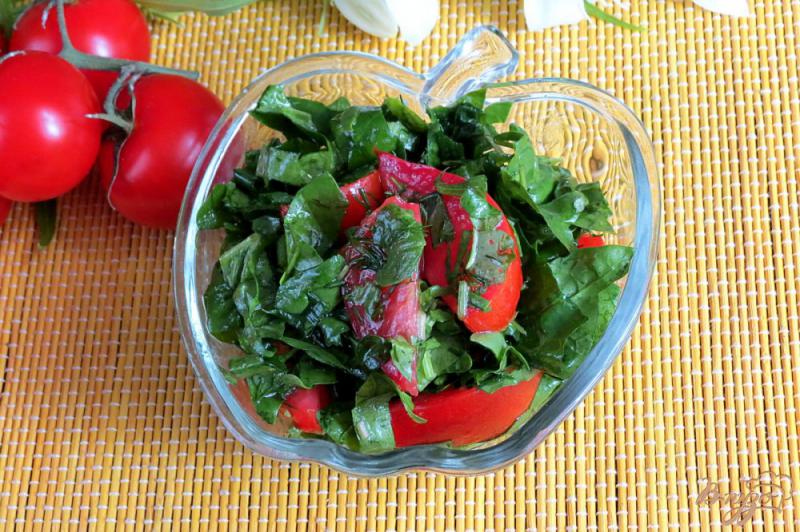 Фото приготовление рецепта: Салат с рукколой, шпинатом и помидорами шаг №8