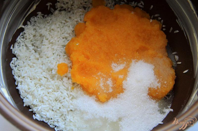 Фото приготовление рецепта: Молочная рисовая каша с тыквенным пюре в мультиварке шаг №3