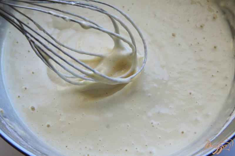 Фото приготовление рецепта: Открытый пирог с щавелем на жидком тесте шаг №4
