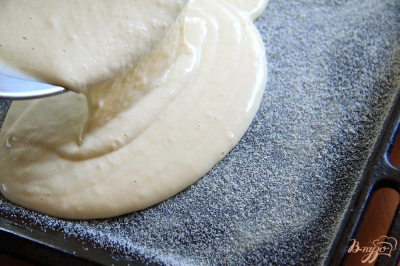 Фото приготовление рецепта: Открытый пирог с щавелем на жидком тесте шаг №5