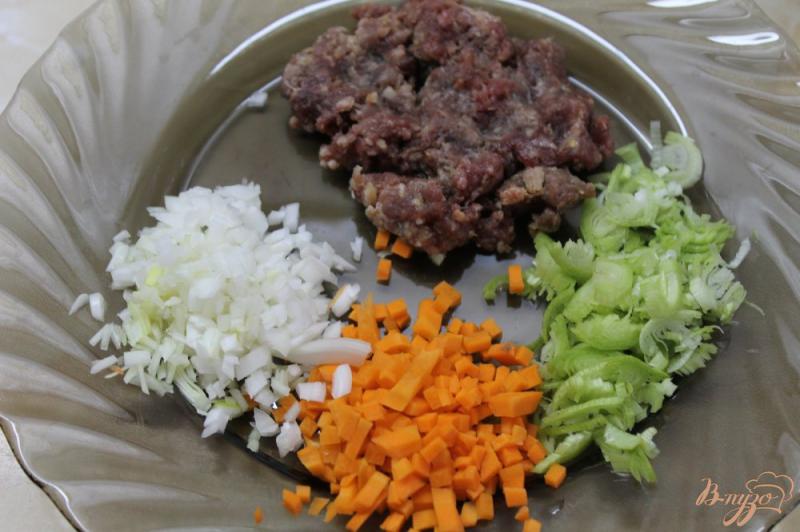 Фото приготовление рецепта: Булгур с овощами и мясным фаршем шаг №1