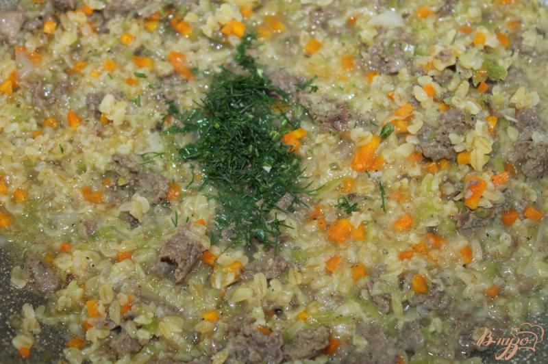 Фото приготовление рецепта: Булгур с овощами и мясным фаршем шаг №5