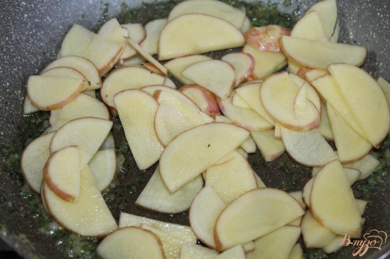 Фото приготовление рецепта: Сытный картофель по - сельски с цуккини шаг №3