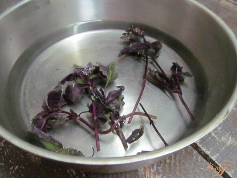 Фото приготовление рецепта: Ягодный смузи на базиликовой воде шаг №1