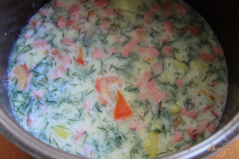 Фото приготовление рецепта: Фриттата с картофелем, колбасой и помидорами в мультиварке шаг №10