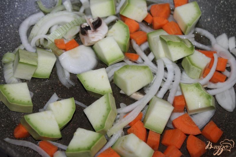 Фото приготовление рецепта: Рагу из молодых овощей с куриным мясом шаг №2