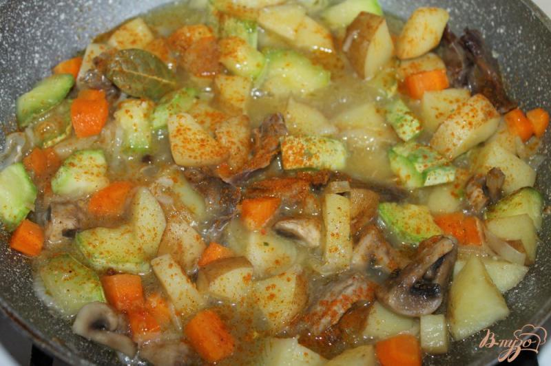 Фото приготовление рецепта: Рагу из молодых овощей с куриным мясом шаг №5