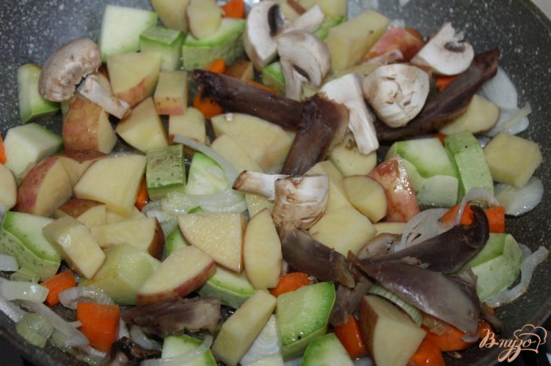 Фото приготовление рецепта: Рагу из молодых овощей с куриным мясом шаг №3