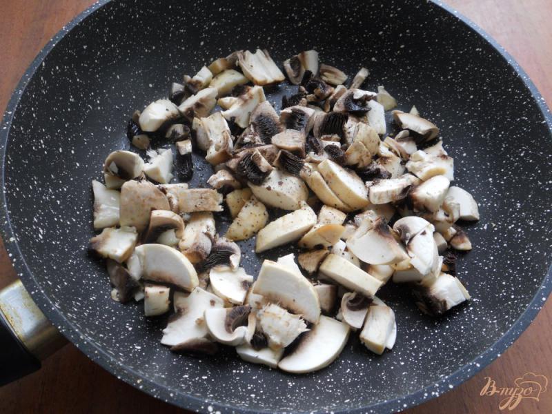 Фото приготовление рецепта: Омлет с картофелем и грибами шаг №1