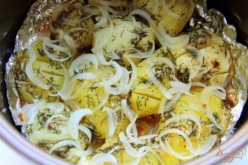 Фото приготовление рецепта: Картофель, запеченный в мультиварке шаг №6
