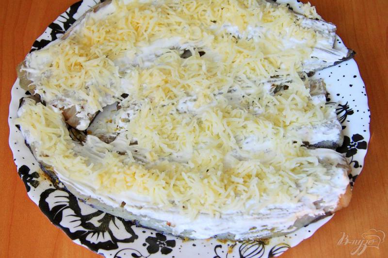 Фото приготовление рецепта: Рулеты с сыром из филе минтая шаг №4