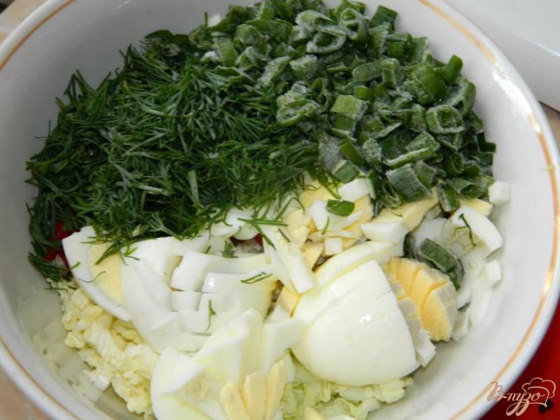 Фото приготовление рецепта: Салат с пекинской капустой и болгарским перцем шаг №3