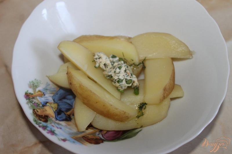 Фото приготовление рецепта: Молодой картофель с мясом и грибами шаг №5