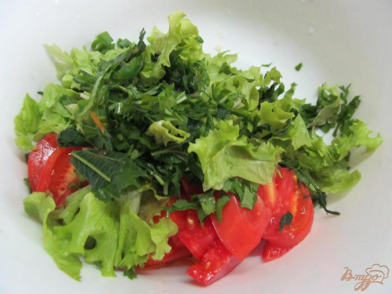 Фото приготовление рецепта: Овощной салат с крапивой шаг №4