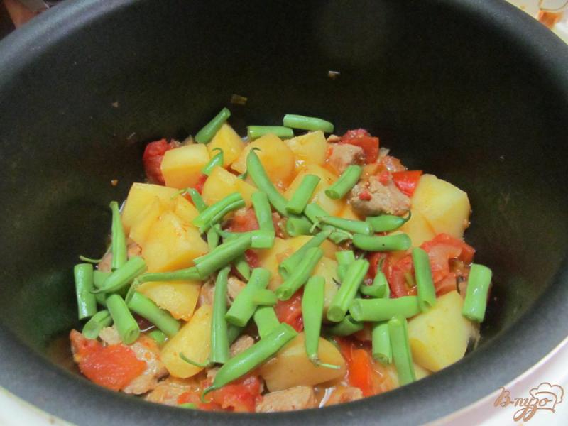 Фото приготовление рецепта: Тушеная свинина с овощами в мультиварке шаг №6