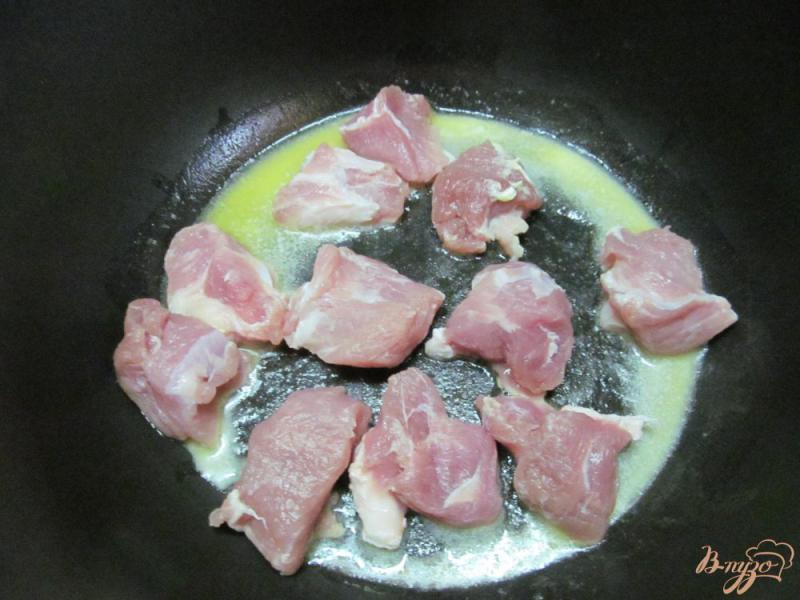 Фото приготовление рецепта: Тушеная свинина с овощами в мультиварке шаг №1