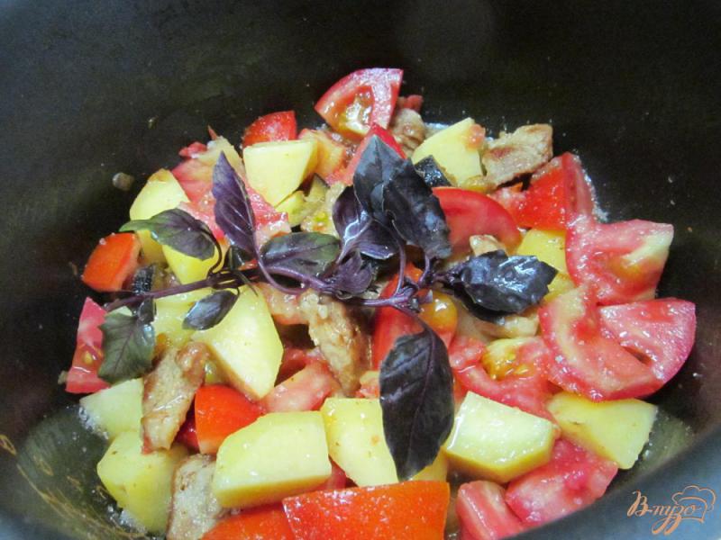 Фото приготовление рецепта: Тушеная свинина с овощами в мультиварке шаг №5