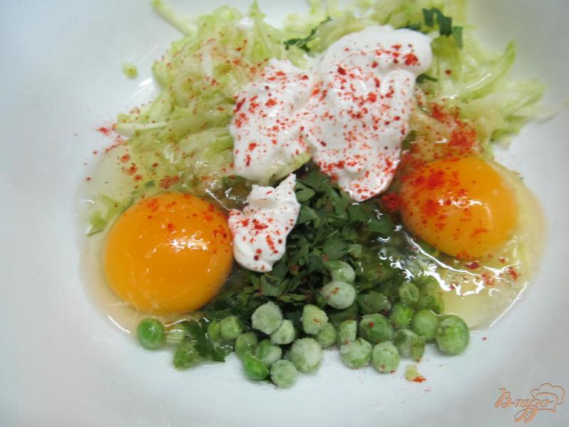 Фото приготовление рецепта: Зеленый омлет с сельдереем шаг №3